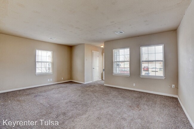 Building Photo - 3 br, 1 bath House - 226 East Woodrow Place