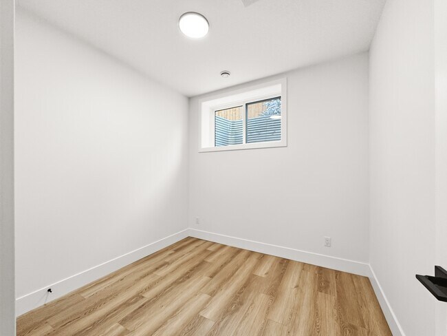 Photo du bâtiment - 4125R-41217 Avenue SW