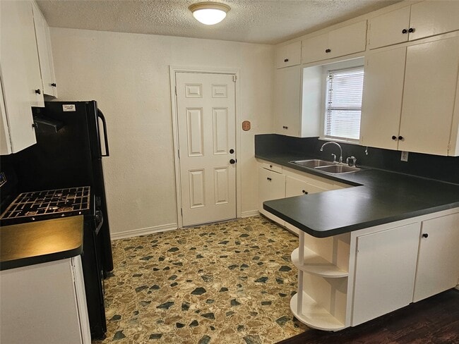 Building Photo - 113 E Forrest Ln