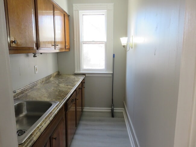 Building Photo - 216 Mansfield St