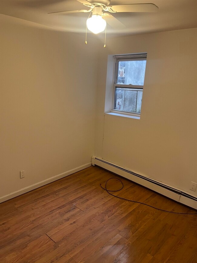 Building Photo - 1211 Hillside Pl