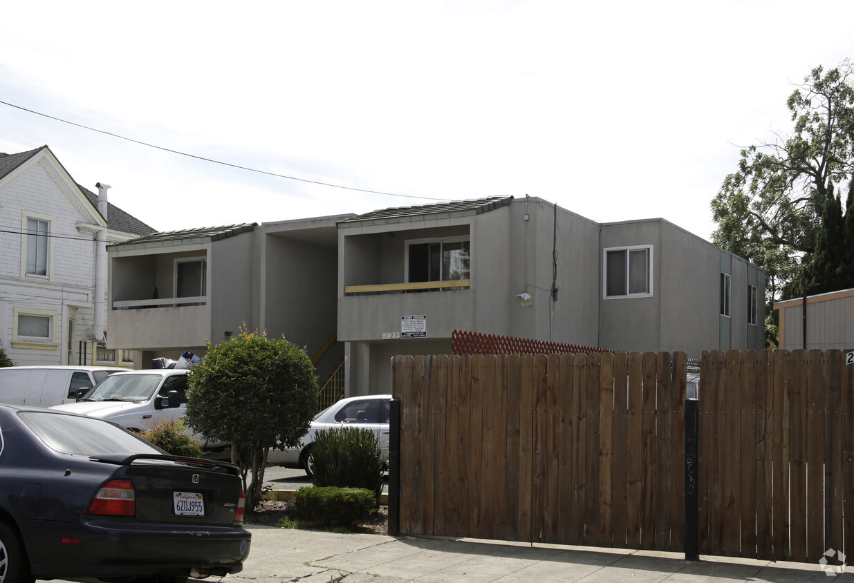 Primary Photo - 725 39th St
