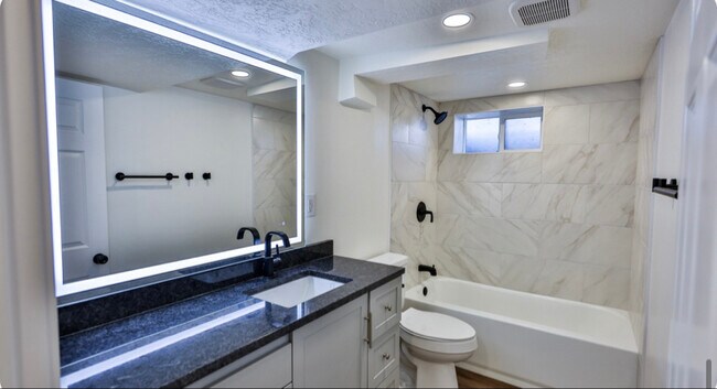 Foto del edificio - 350 W 2575 N