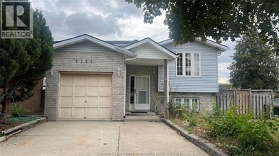 Building Photo - 1111 Brookview Crescent