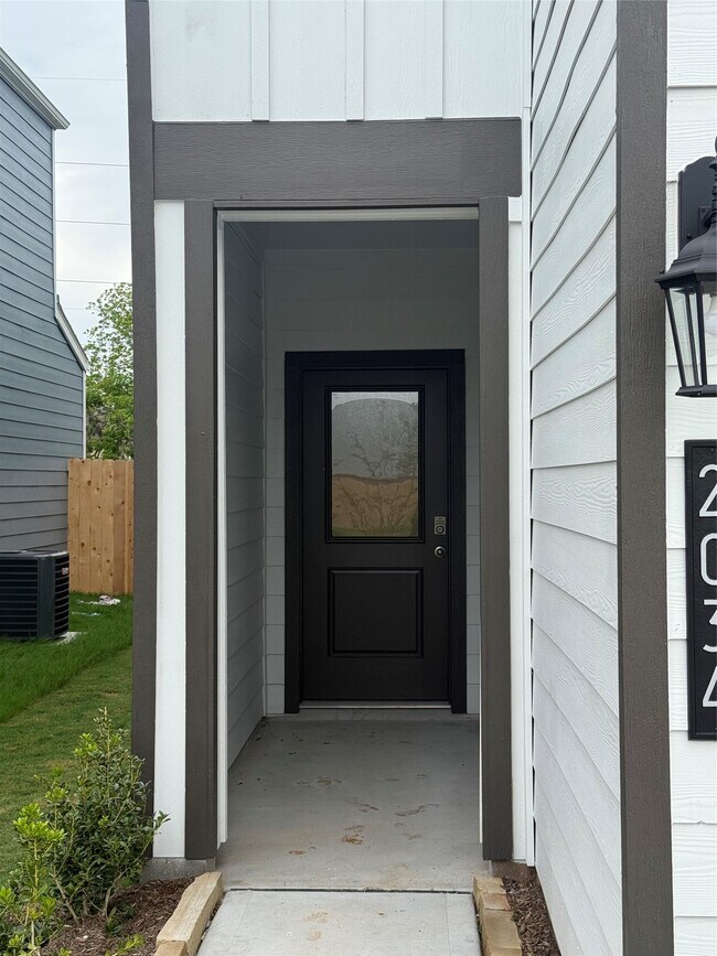 Foto del edificio - 2034 Olivos St