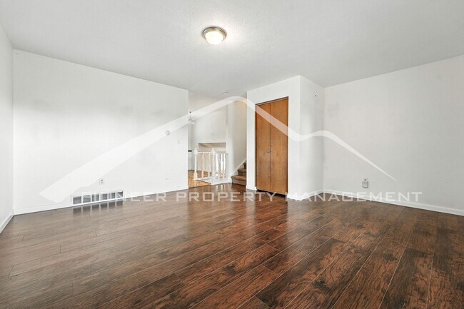 Foto del edificio - Charming Home with Washer/Dryer and Fenced...