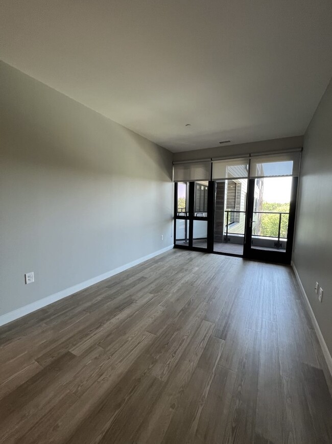 Lounge room - 1850 Green Bay Rd