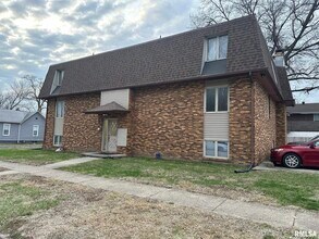 Building Photo - 102 W Scarritt St
