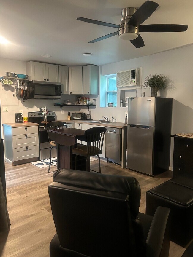 Foto del edificio - 3821 Rosetree Dr
