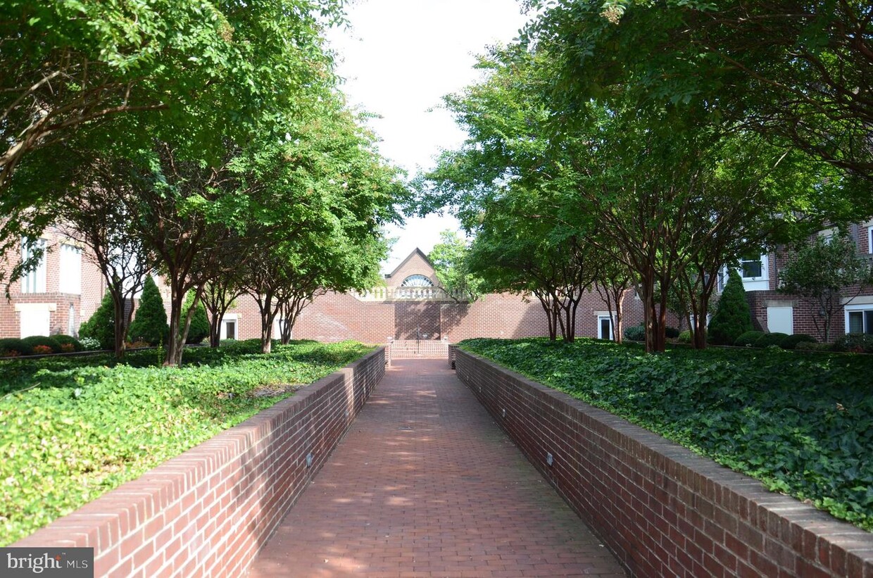 Primary Photo - 142 N Union St