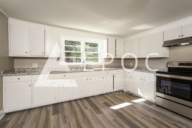 Foto del edificio - 703 Fisher Ferry St