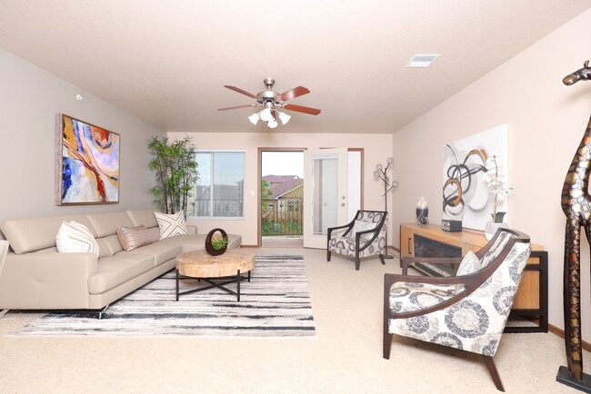 Building Photo - Stone Pointe Apartments