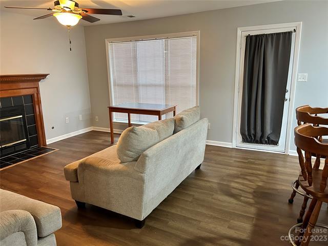 Foto del edificio - 5901 Thorn Hill Ln