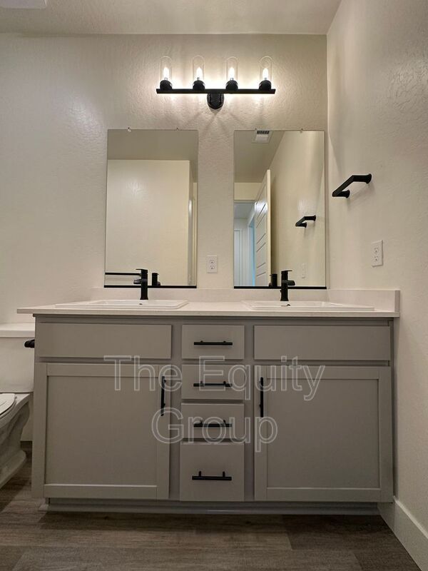 Foto del edificio - 6925 W Grove Ave