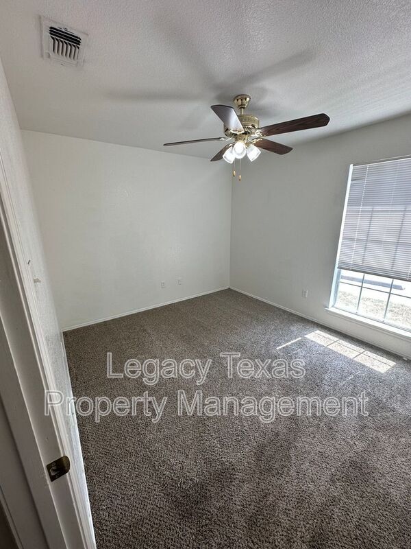 Foto del edificio - 901 N Border St