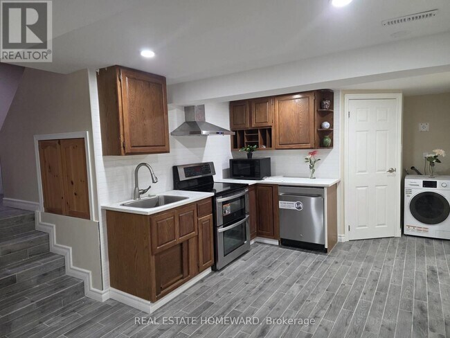 Building Photo - 61 Tanjoe Crescent