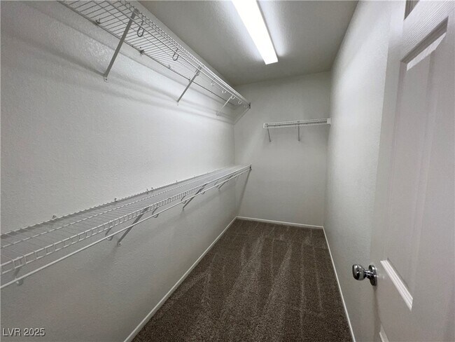 Foto del edificio - 523 Primrose Hill Ave