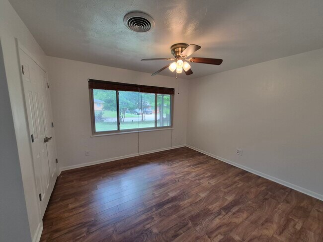 Building Photo - 225 Burke