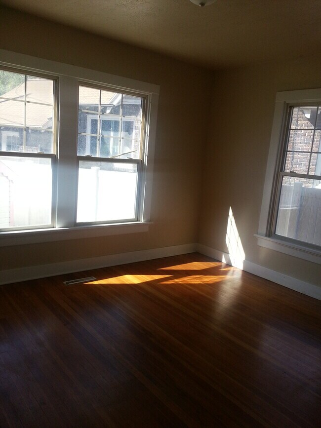 Foto del edificio - Charming Copperton 4 bedroom upgraded vintage home.