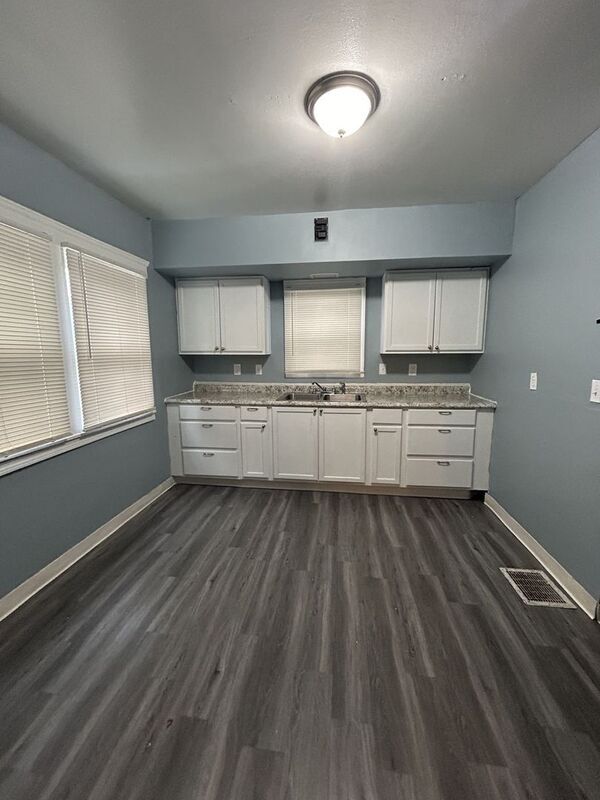 Foto del edificio - 1032 E 145th St