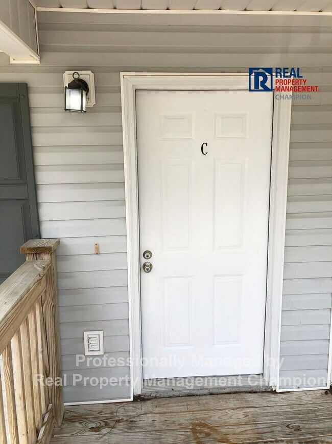 Foto del edificio - 3 BD/2 BA Upper Unit Condo in Hawthorne Park