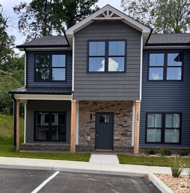 Building Photo - 1029 Wythe Dr