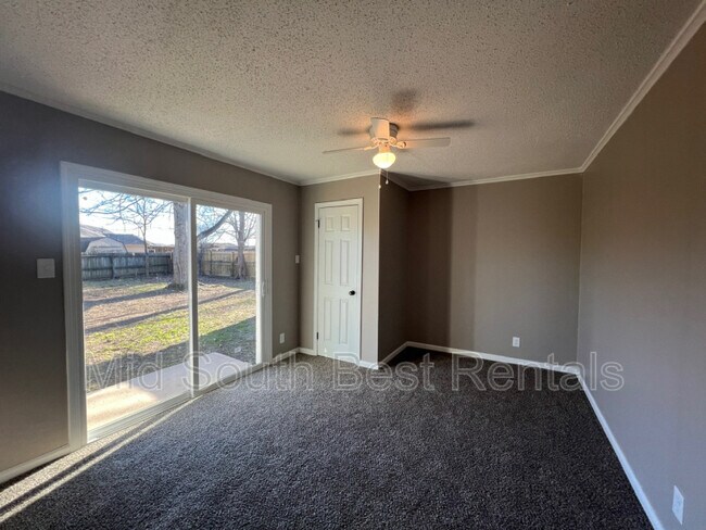Foto del edificio - 1667 W Holmes Rd