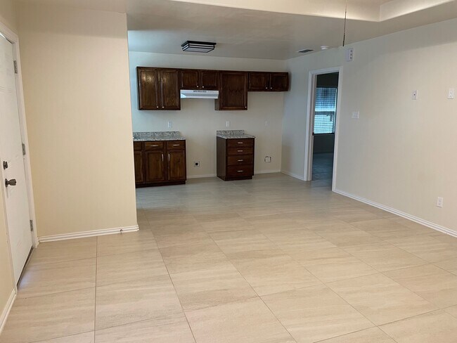 Building Photo - 3317 Santa Clara St