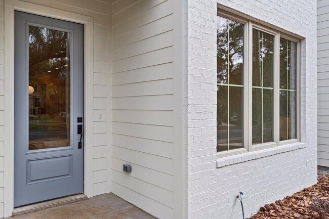 Foto del edificio - 1261 N Duval St