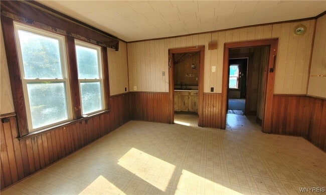 Building Photo - 325 Box Ave