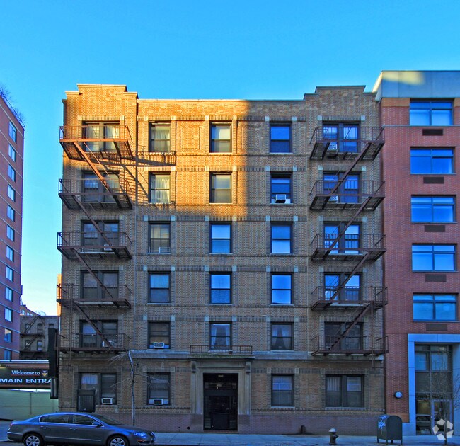 Building Photo - 264-268 W 19th St