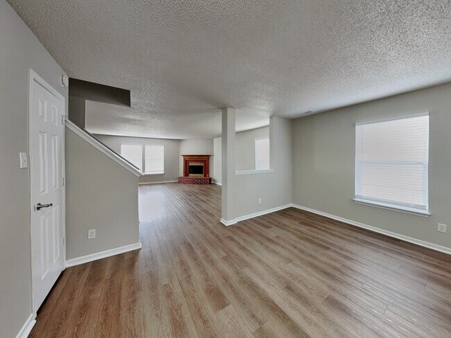 Foto del edificio - 9207 Wandflower Dr