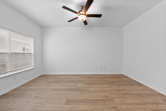 Building Photo - 6021 Cooper Cash