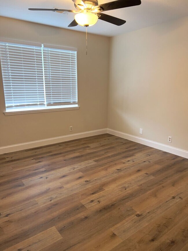 Foto del edificio - 56 Bell Rd