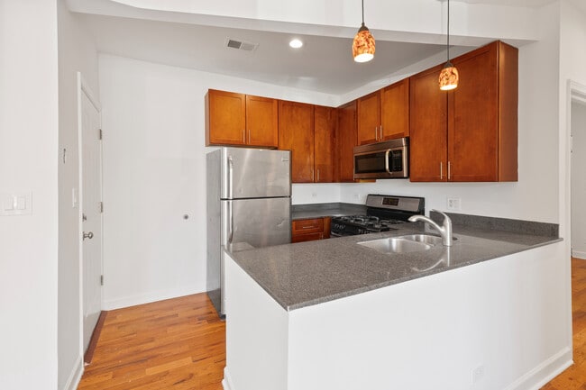 Foto del edificio - 7223 N Rogers Ave
