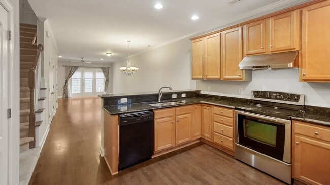 Building Photo - Move-In-Ready 2 Bed 2.5 Ba Townhome In Pic...