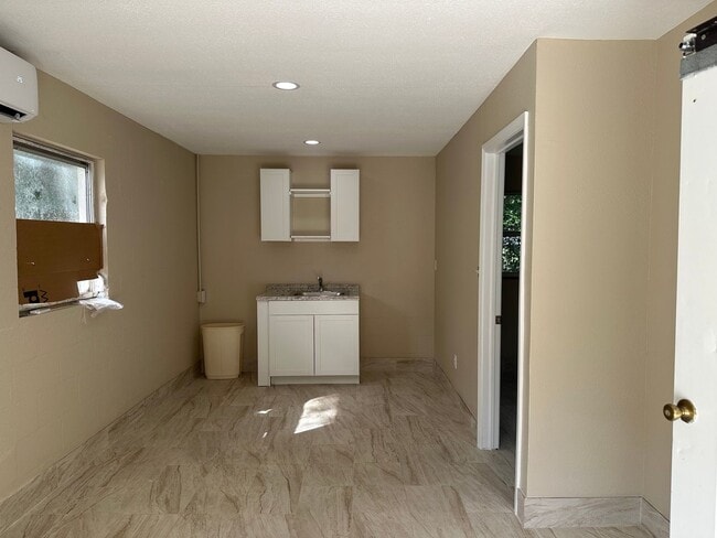 Foto del edificio - 6847 N Charles Terrace