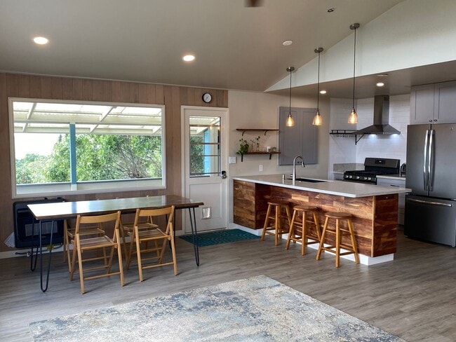 Building Photo - Charming Vintage 3-Bedroom, 1-Bath Home in Waimea