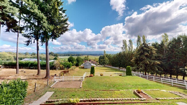 Foto del edificio - Bring your horse! Beautiful 3 bedroom 3.5 ...