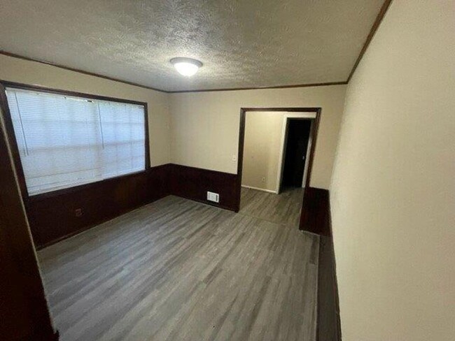 Building Photo - BELOW MARKET RENT!