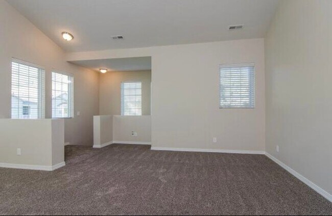 Foto del edificio - 966 Courtyard Ln E