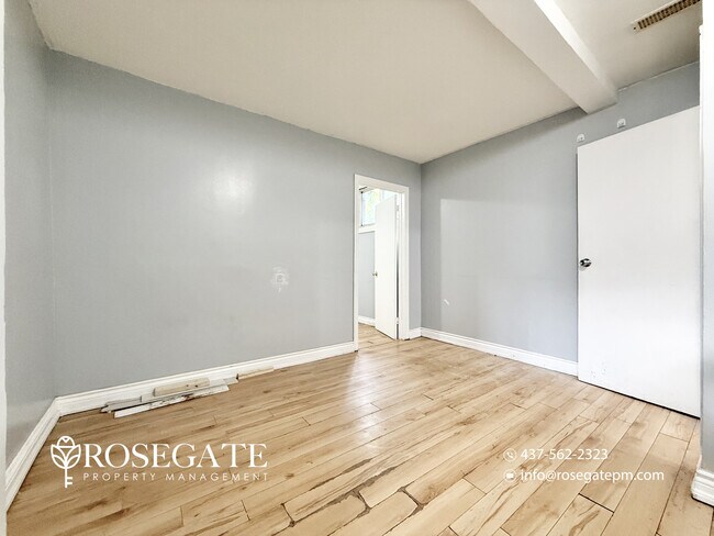 Building Photo - 2-Bedroom Basement Apartment in Scarborough with Parking & Hot Water Included