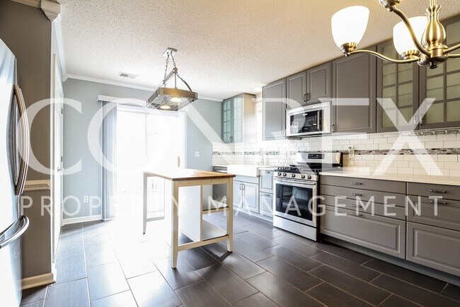 Building Photo - Adorable 4 Bedroom Ranch