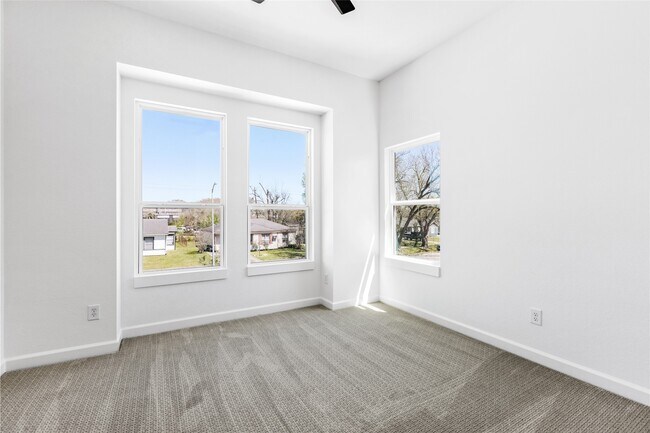 Building Photo - 5406 Longmeadow St