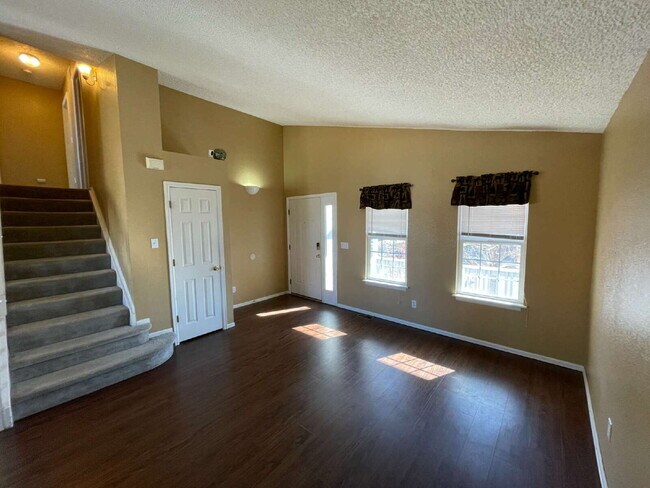 Foto del edificio - Lovely 3 Bed 3 Bath Home in Cherry Creek School District!