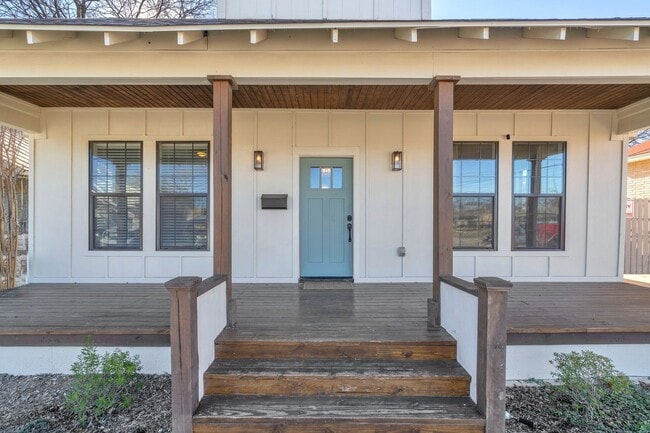 Photo - S. PRESA W. TO RIVER House