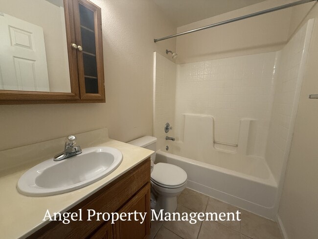Building Photo - 1245 Oak Haven Way