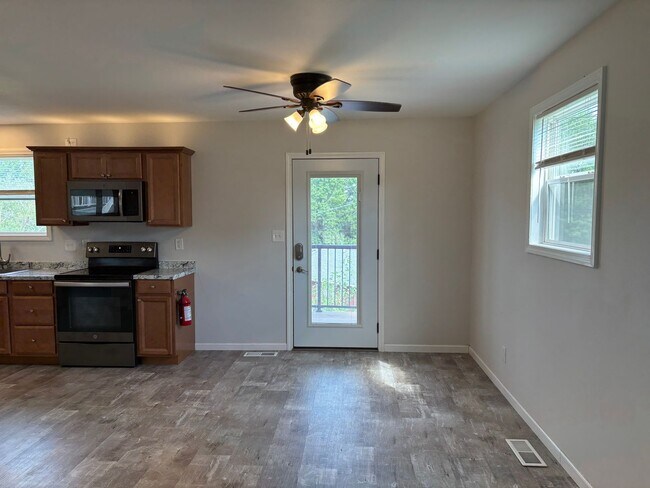 Building Photo - 3 Bedroom, 2 Bathroom House in Clinton, IA