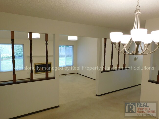 Building Photo - 9848 SW Siletz Dr