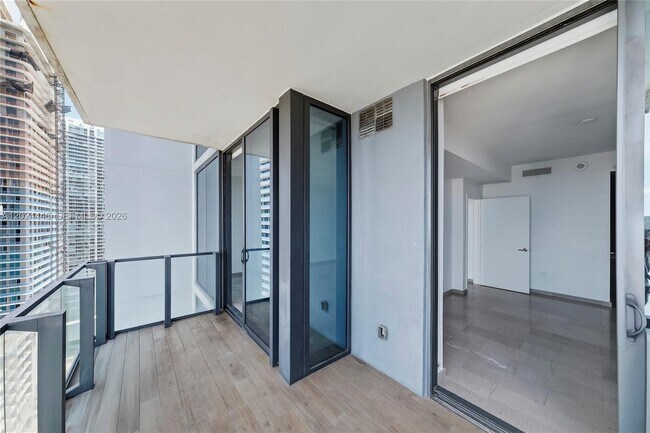 Foto del edificio - 88 SW 7th St